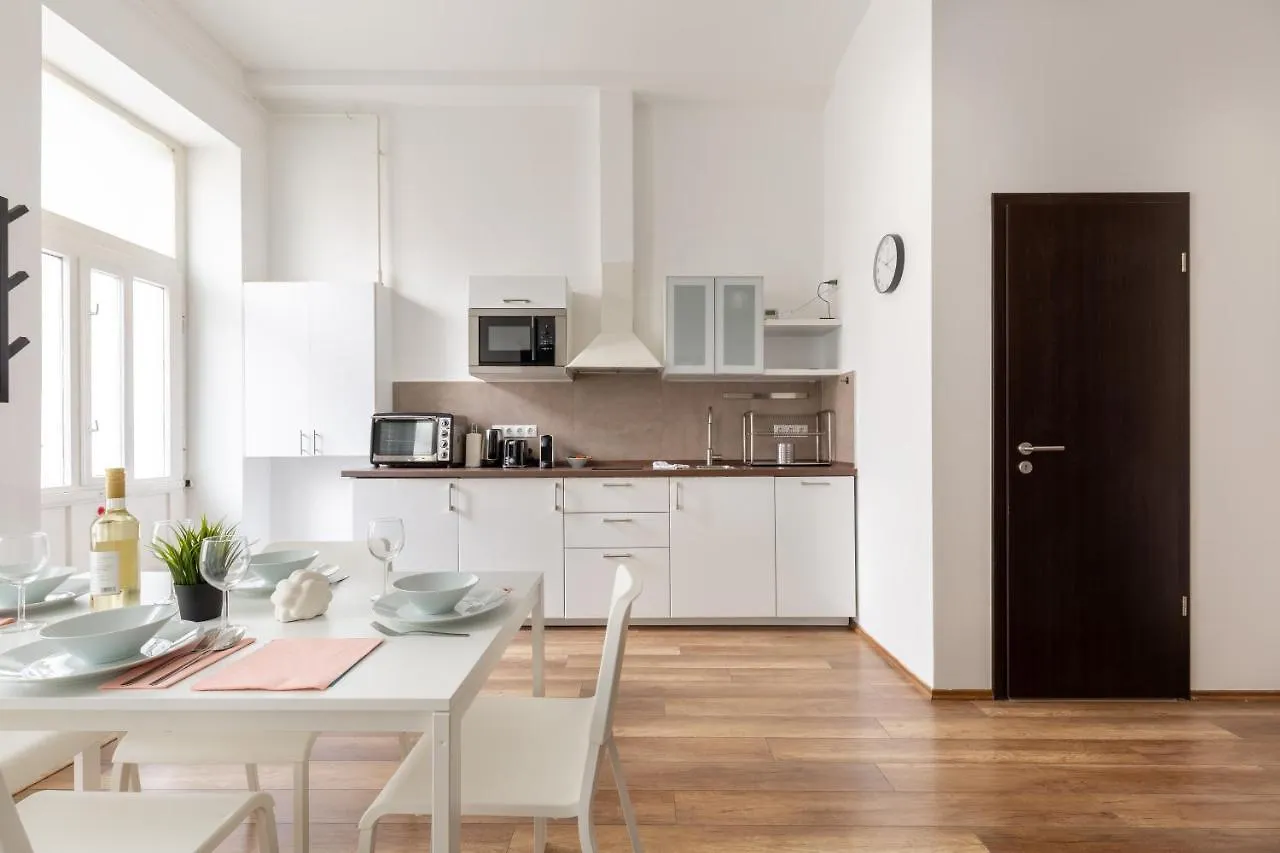 New, Centrally Located, But Quiet 4 Sleeper Budapeste 0*,