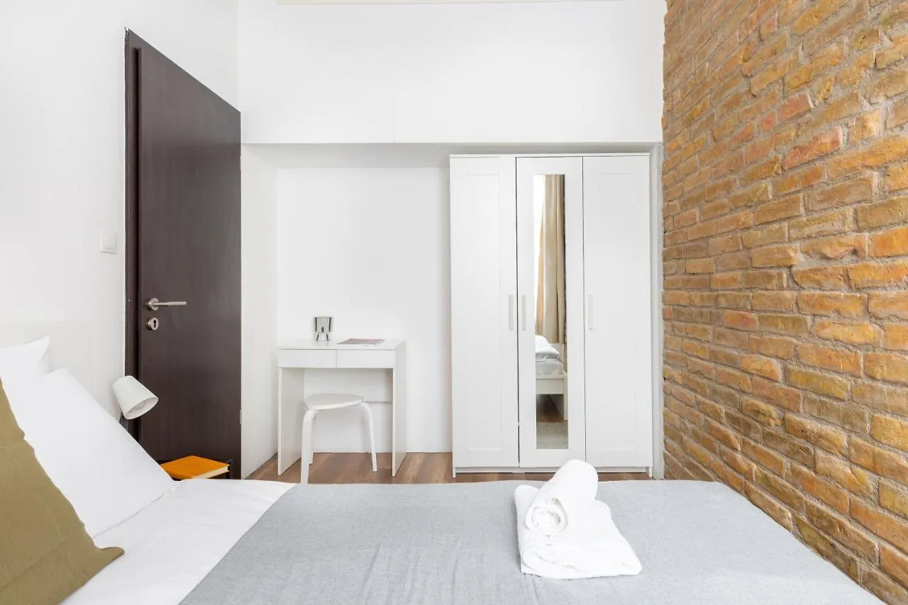 New, Centrally Located, But Quiet 4 Sleeper Budapeste