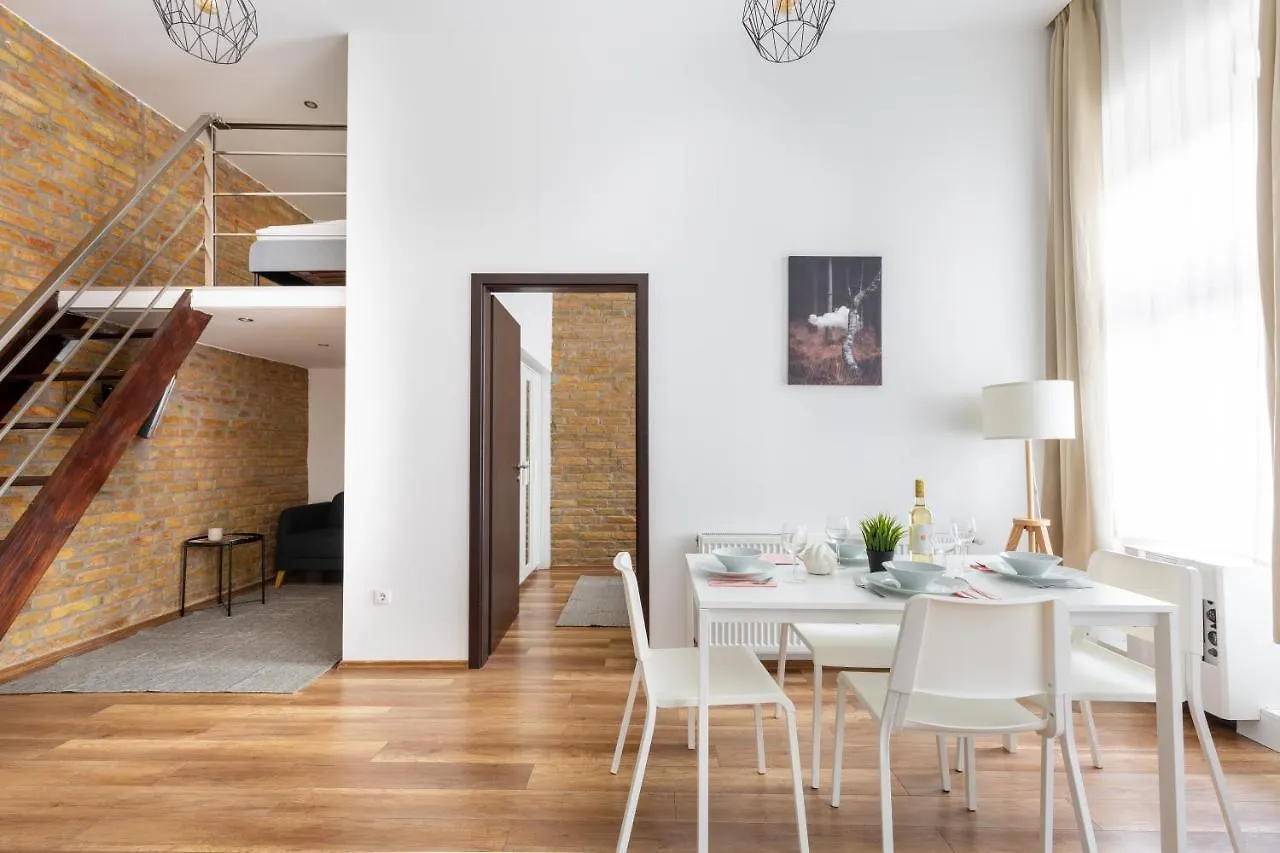 New, Centrally Located, But Quiet 4 Sleeper Budapeste