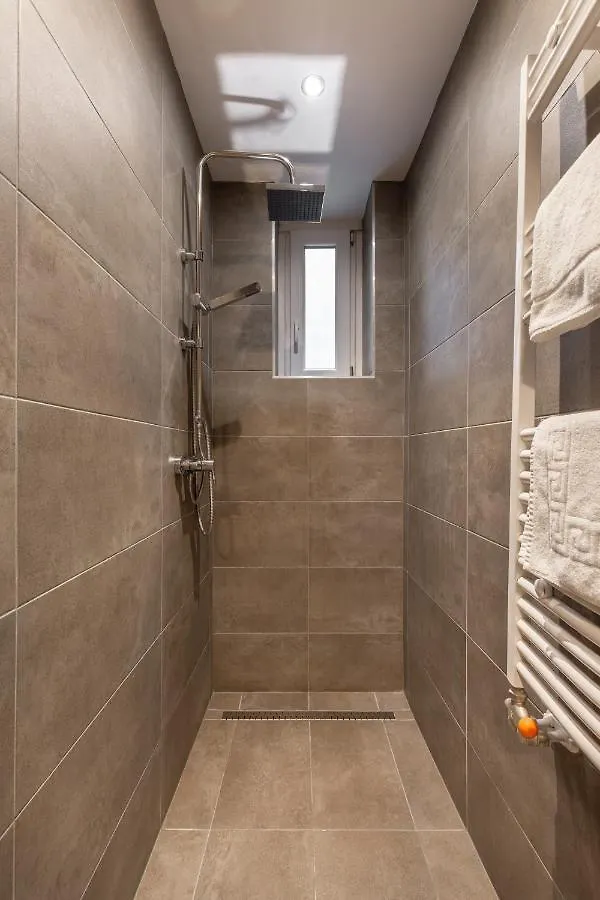 New, Centrally Located, But Quiet 4 Sleeper Budapeste Hungria
